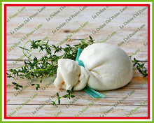 Carica l&#39;immagine nel visualizzatore di Gallery, La Burratina fresca della Puglia latticinio speciale fresco a pasta filata molle, simile alla mozzarella una Delizia della Puglia
