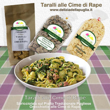 Carica l'immagine nel visualizzatore di Gallery, Veramente Ottimi i Taralli Pugliesi alle Cime di Rape classico della tradizione pugliese come la Cima di Rapa, dal gusto amarognolo, che si addolcisce nell'incontro con il tarallo friabile.