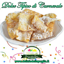 Carica l'immagine nel visualizzatore di Gallery, Gustose e speciali sono le chiacchiere di carnevale pugliesi, antica specialità Pugliese golose sfoglie fritte spolverate con zucchero a velo, vere Delizie della Puglia.
